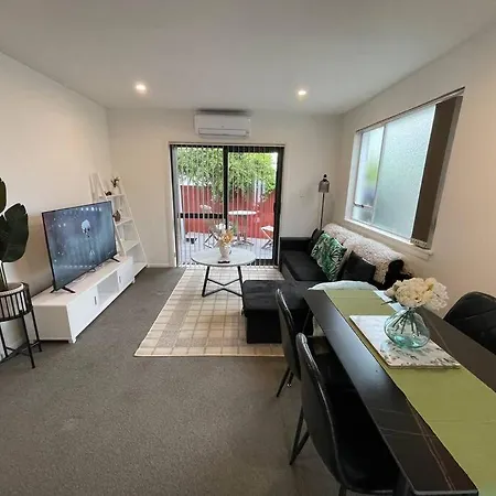 Cosy And Stylish Single Level 2 Bed Home Near Cbd